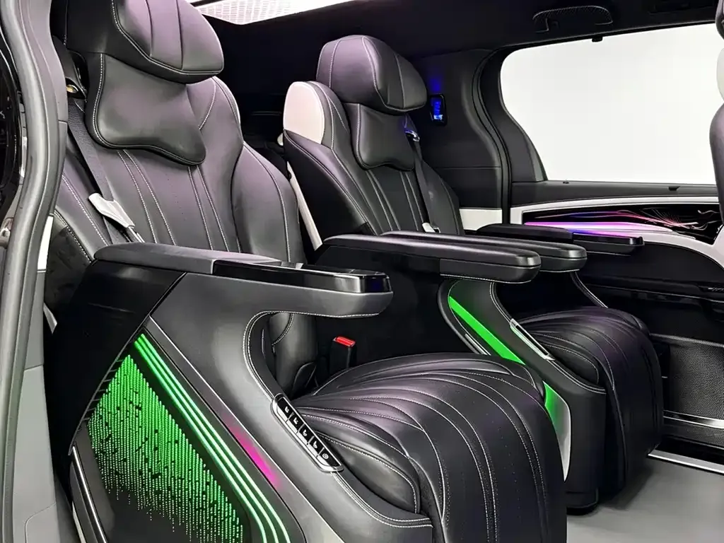 Toyota Sienna — фото 10