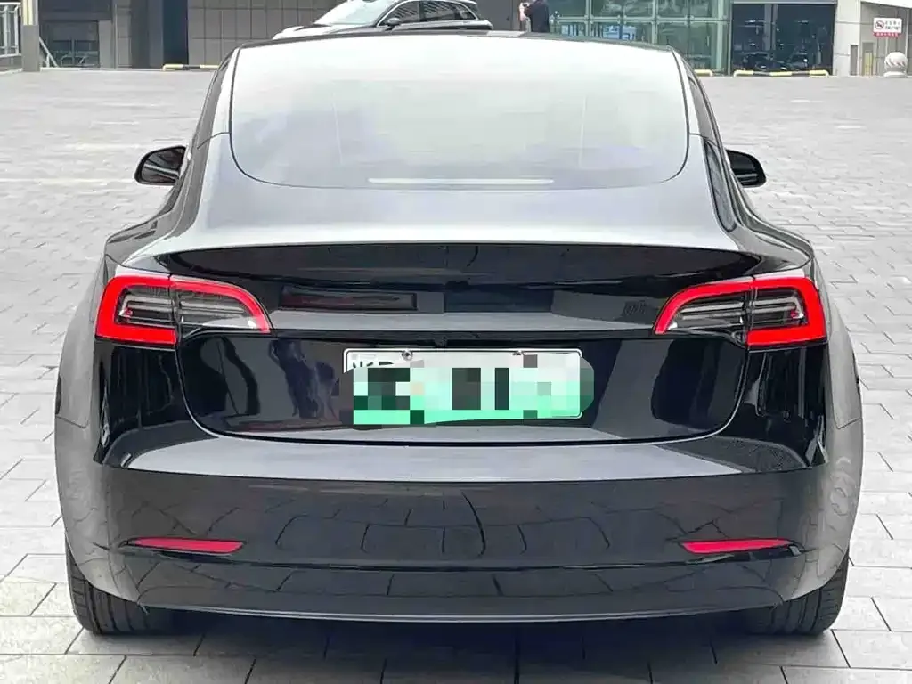 Tesla Model 3 — фото 10
