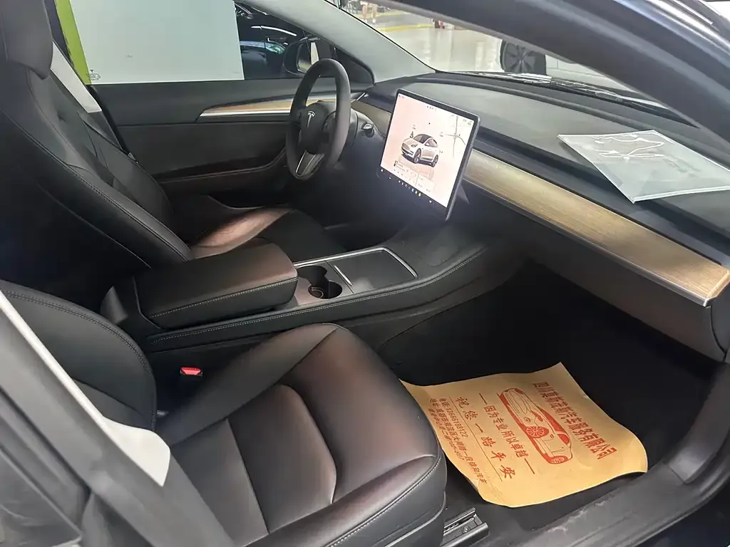 Tesla Model 3 — фото 7