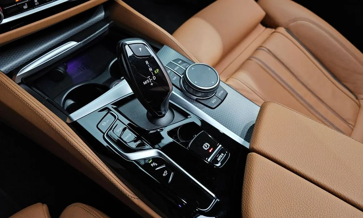 BMW 5-Series — фото 10