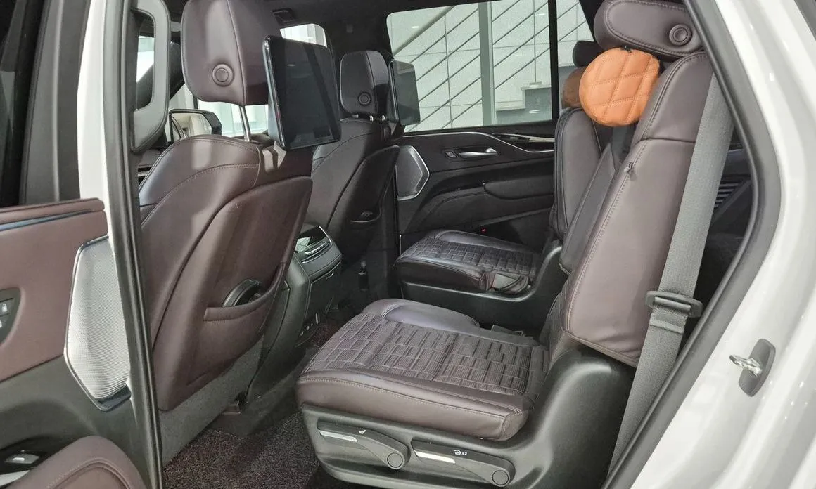 Cadillac Escalade 2023 из KR, фото 3