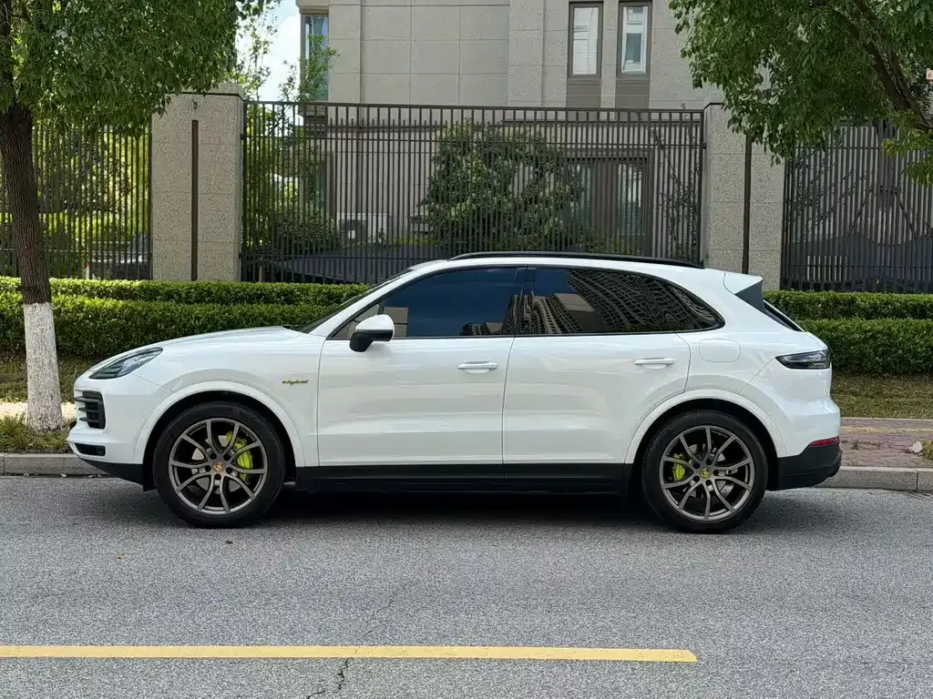 Porsche Cayenne Hybrid — фото 10