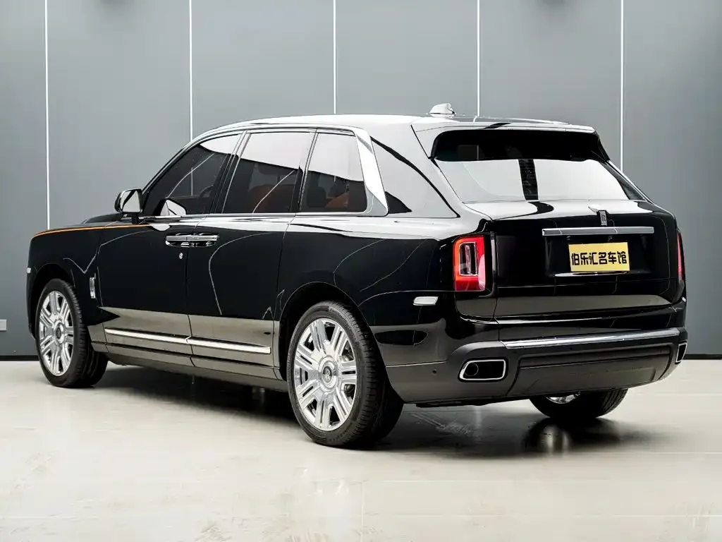 Rolls-Royce Cullinan — фото 10