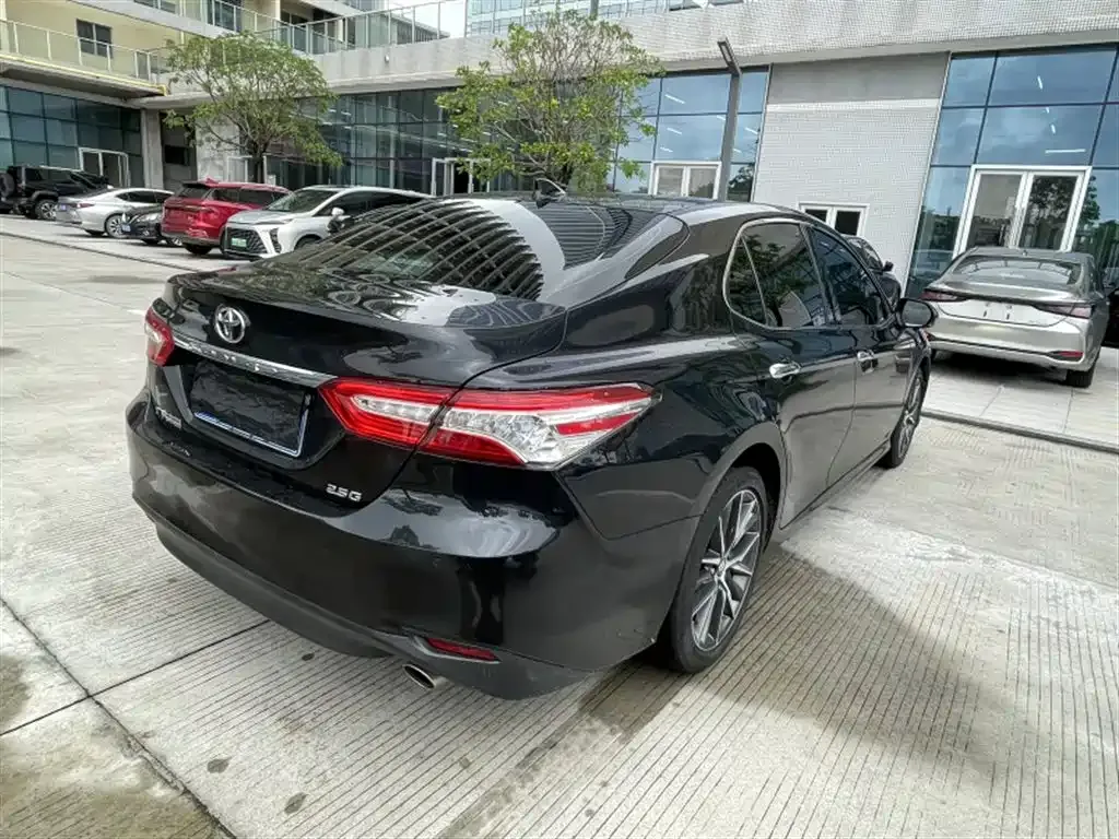 Toyota Camry — фото 6