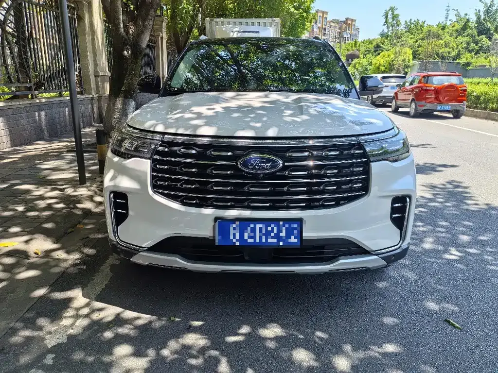 Ford Explorer — фото 10