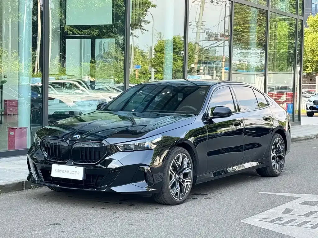 BMW 5 Series — фото 1