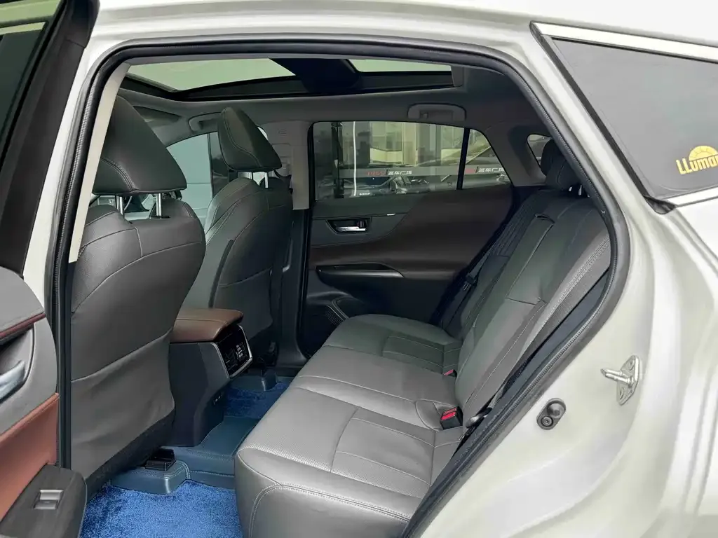 Toyota Harrier — фото 2