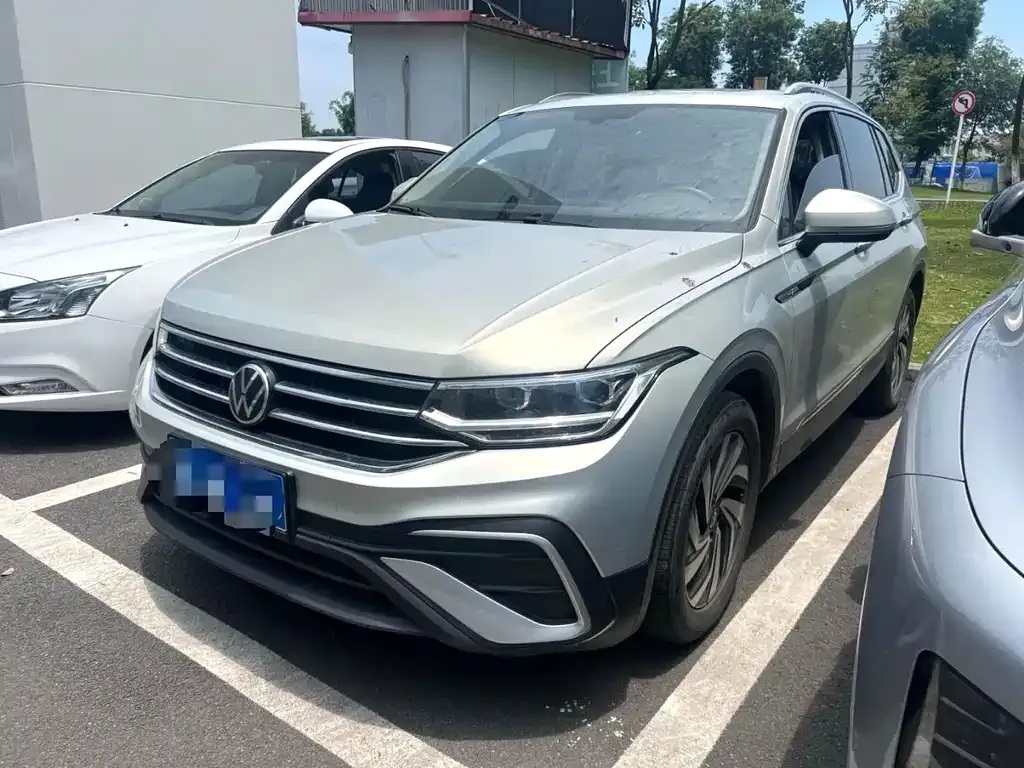 Volkswagen Tiguan L — фото 1