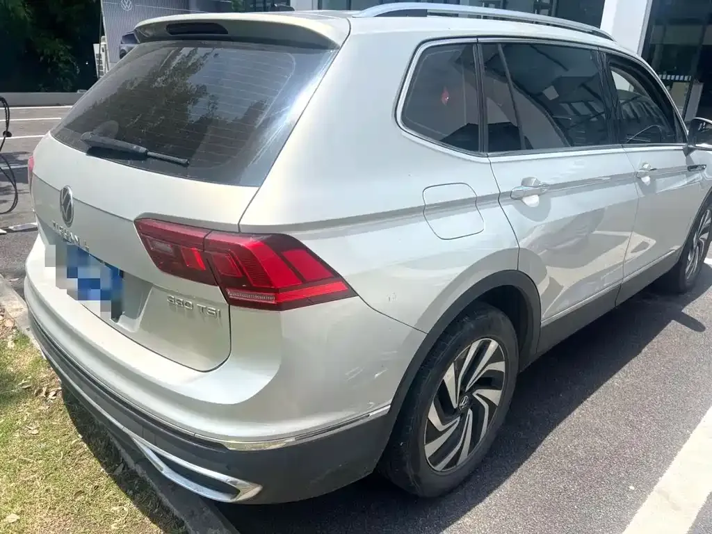 Volkswagen Tiguan L — фото 4