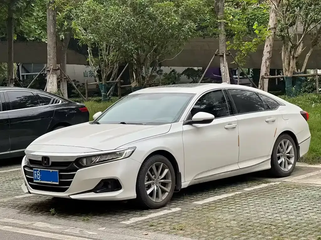 Honda Accord — фото 1