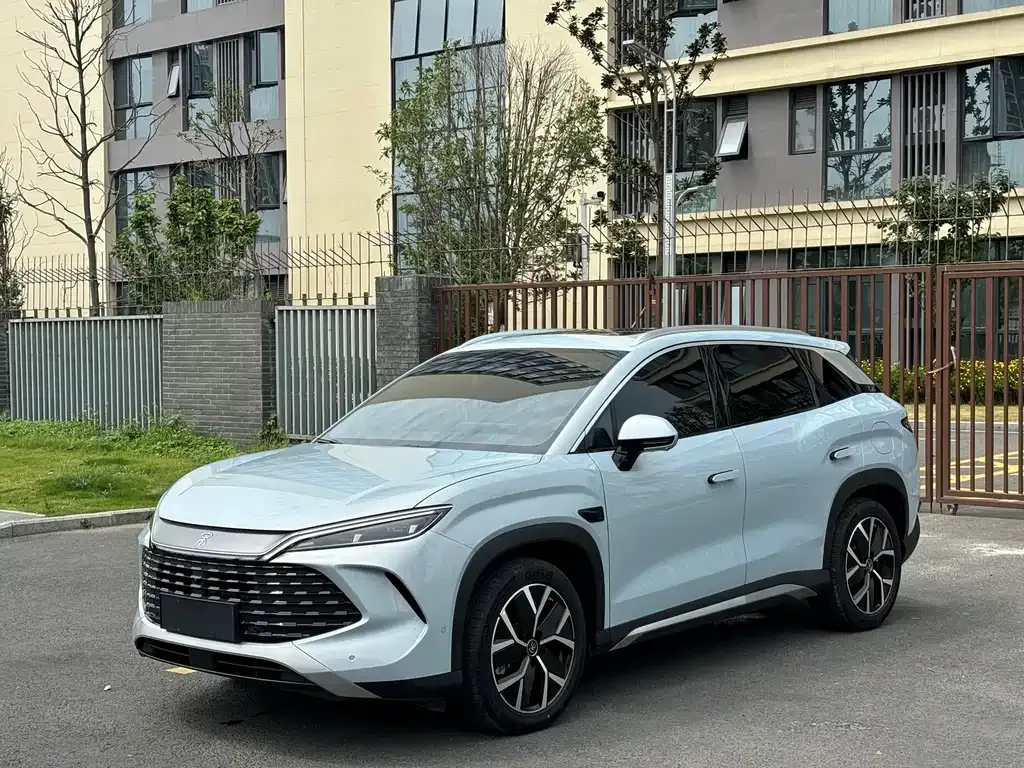BYD L DM-i — фото 1