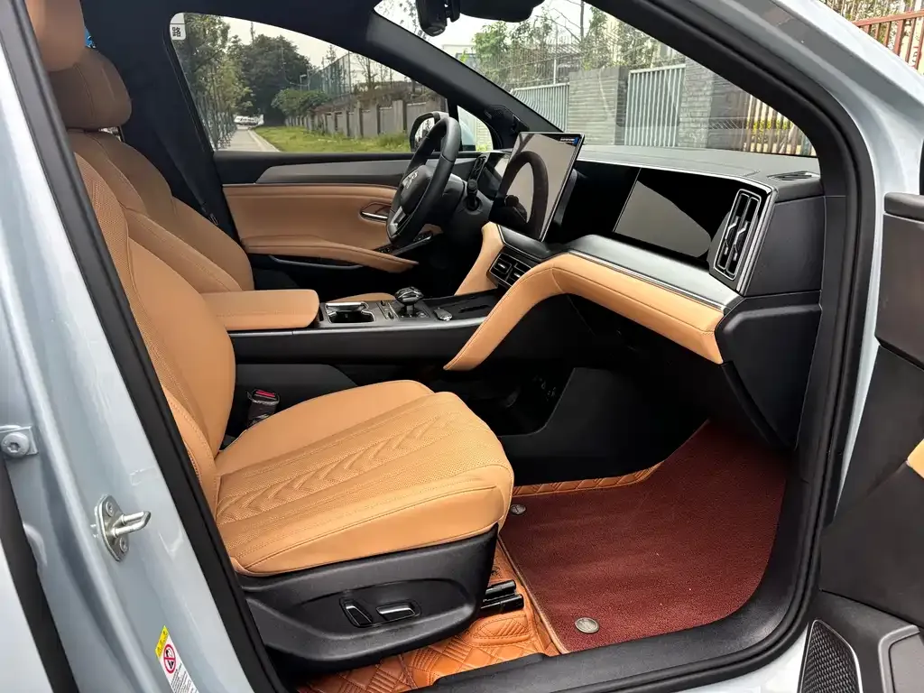 BYD L DM-i — фото 4