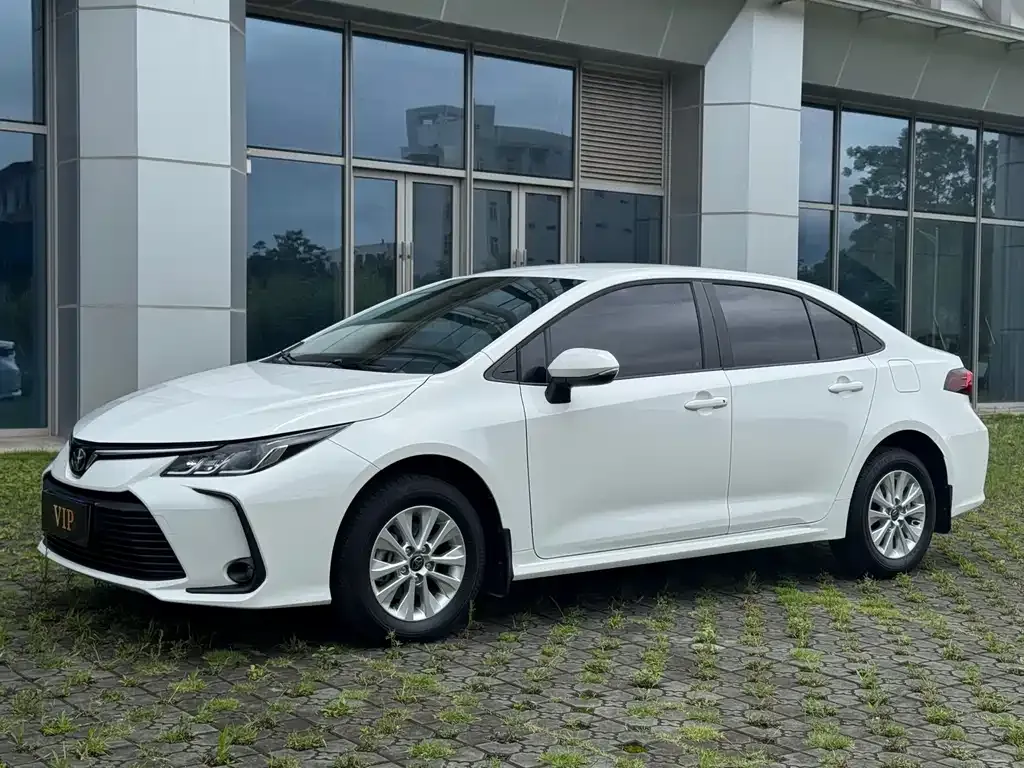 Toyota Corolla — фото 1