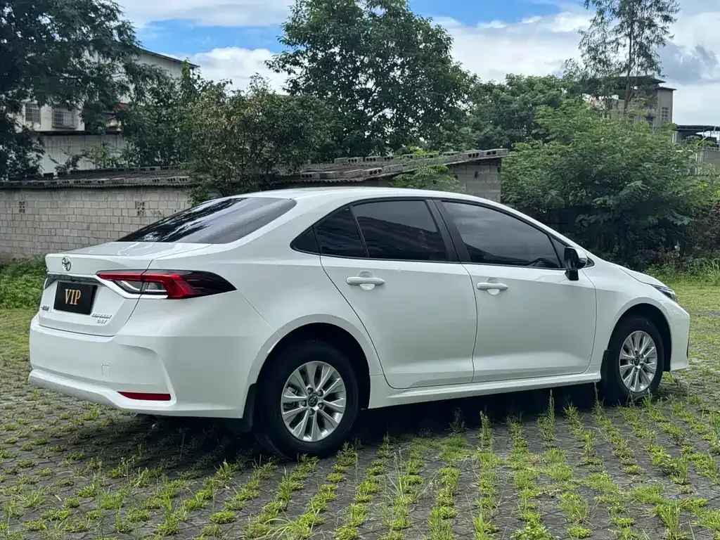 Toyota Corolla — фото 10
