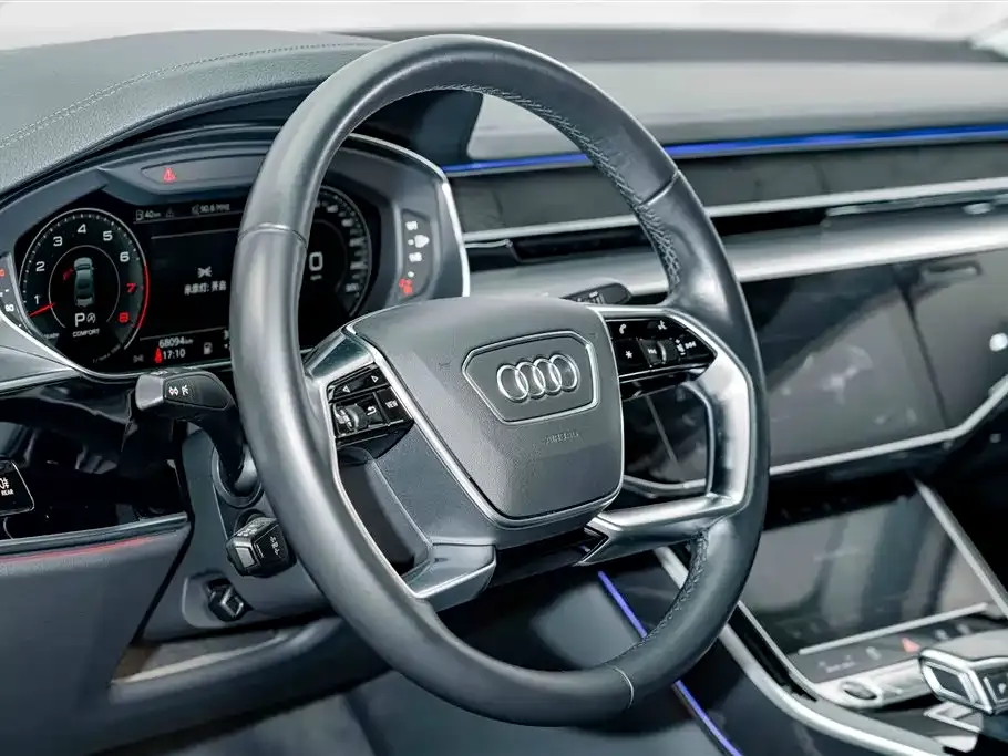 Audi A8 — фото 7