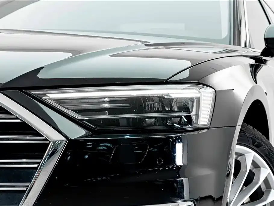 Audi A8 — фото 5