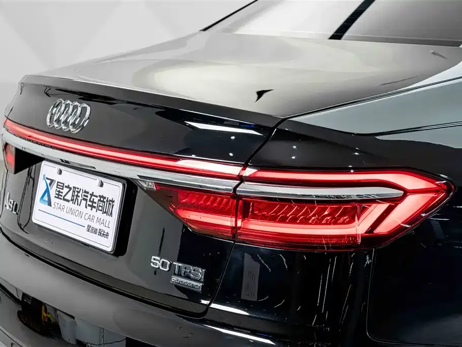 Audi A8 — фото 3