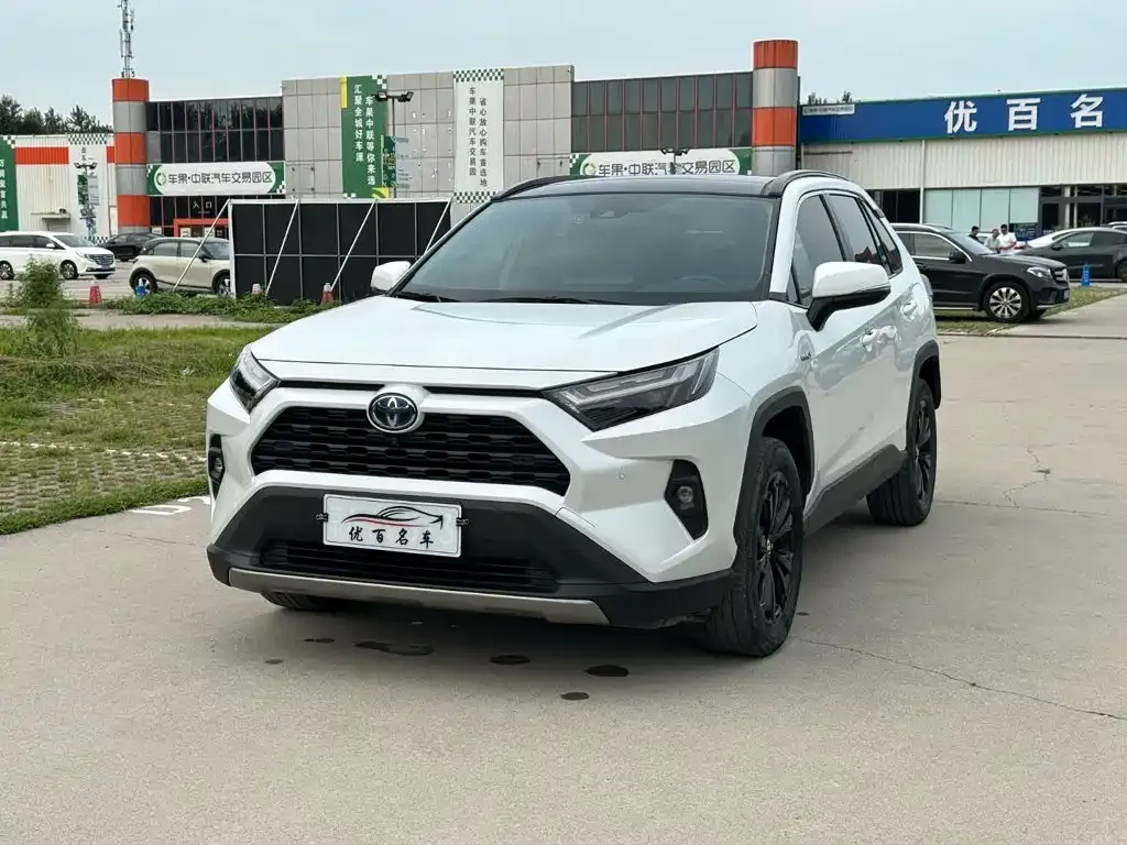 Toyota RAV4 — фото 1