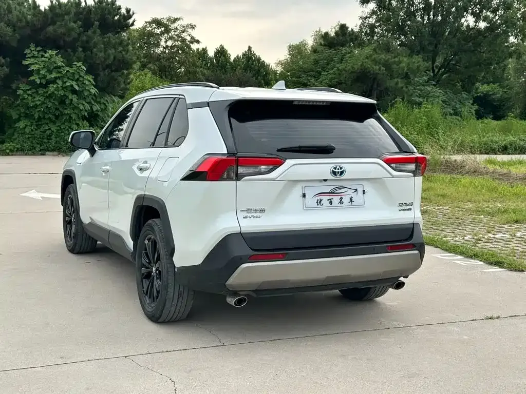 Toyota RAV4 — фото 3