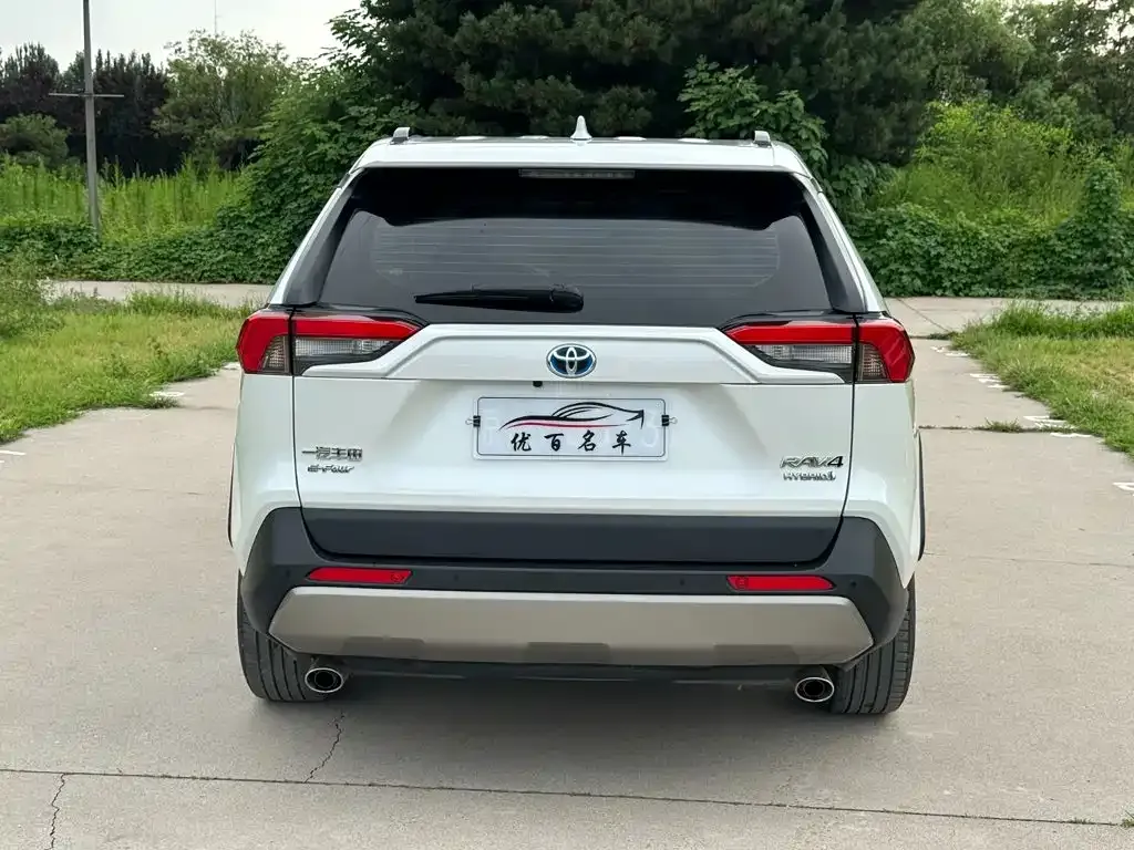 Toyota RAV4 — фото 7