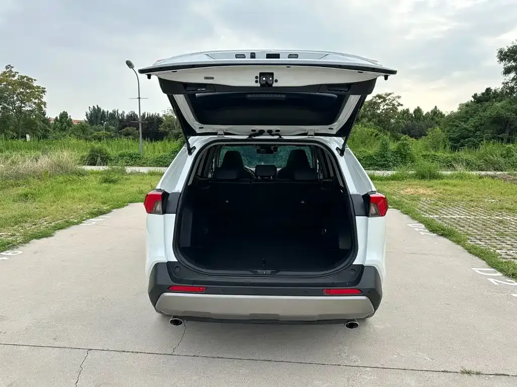 Toyota RAV4 — фото 2