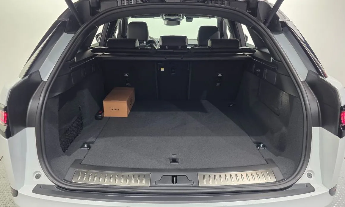 Land Rover Range Rover Velar 2026 из KR, фото 5