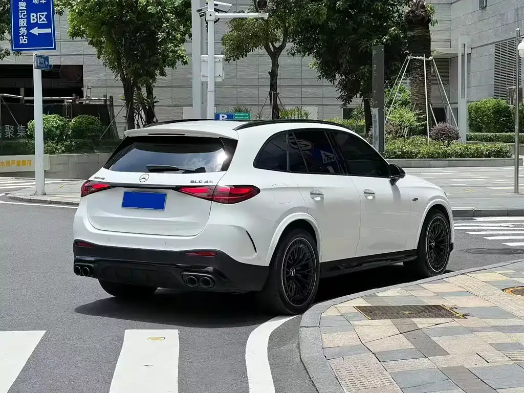 Mercedes-Benz GLC AMG — фото 7