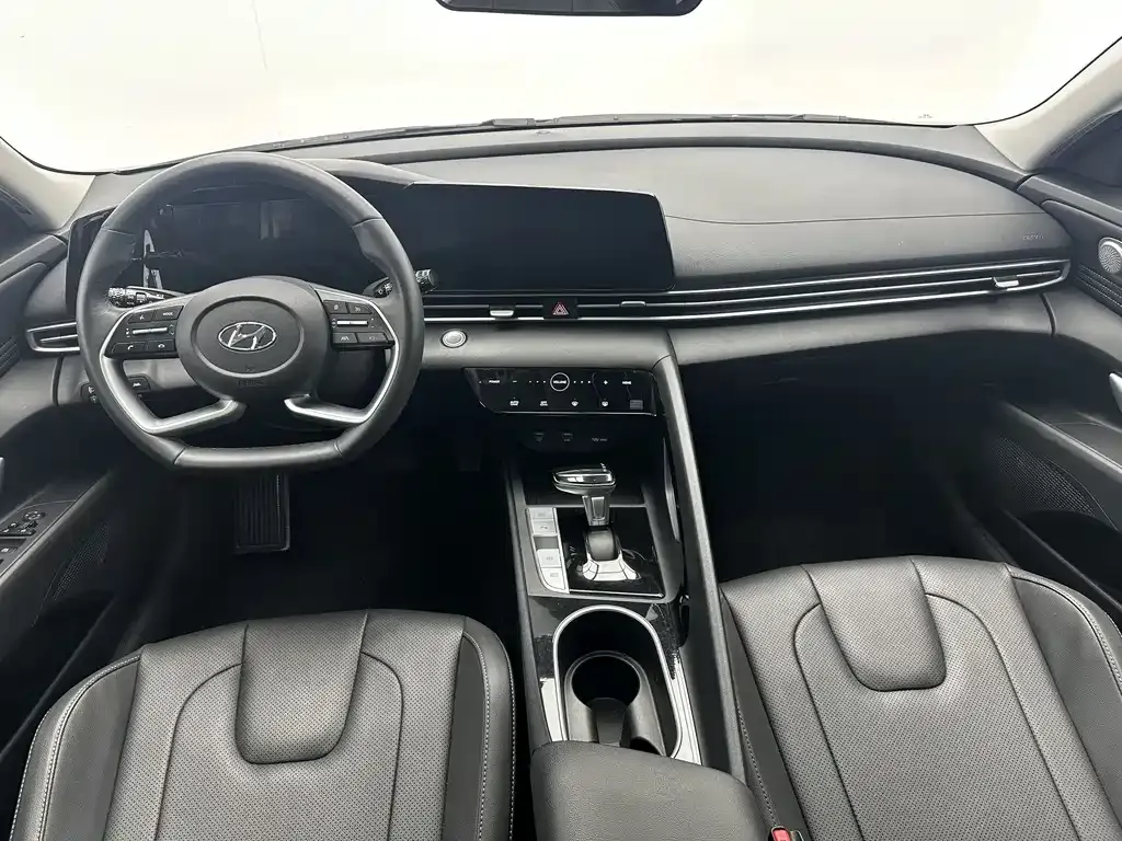 Hyundai Elantra — фото 10