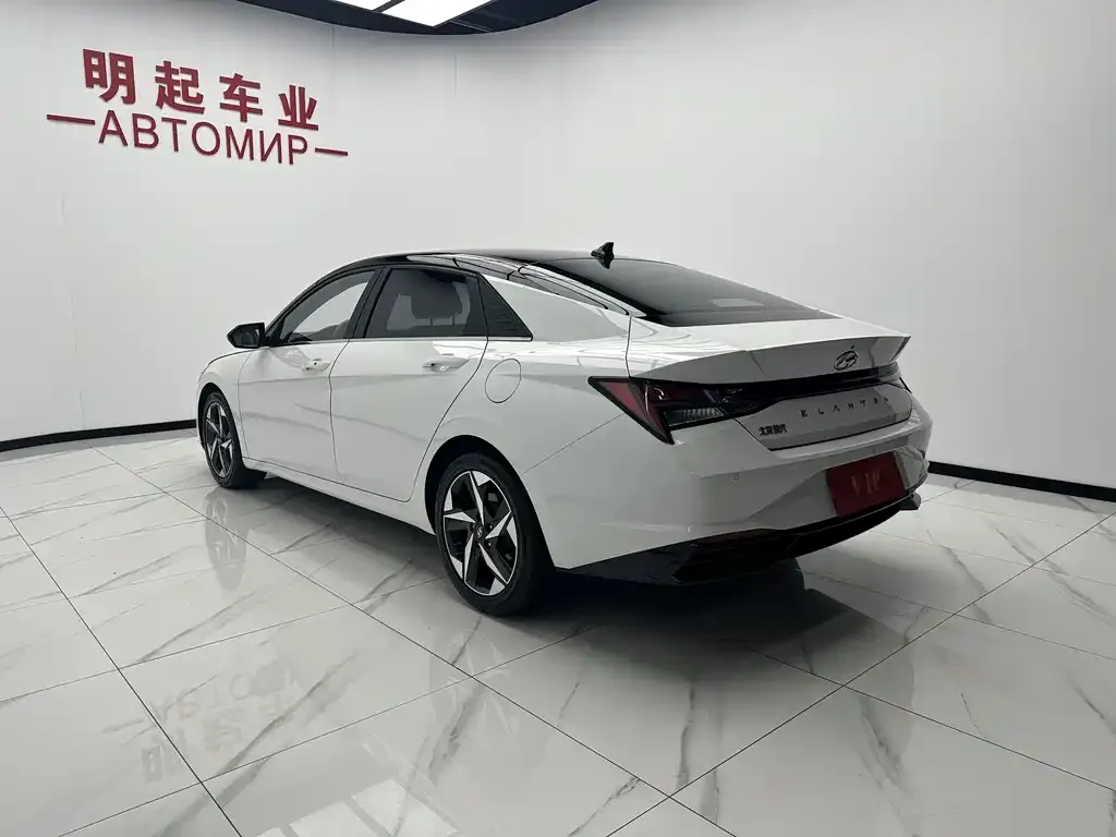 Hyundai Elantra — фото 7