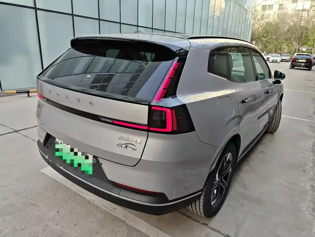 Volvo XC70 Plug-in Hybrid 2025 из CN, фото 4