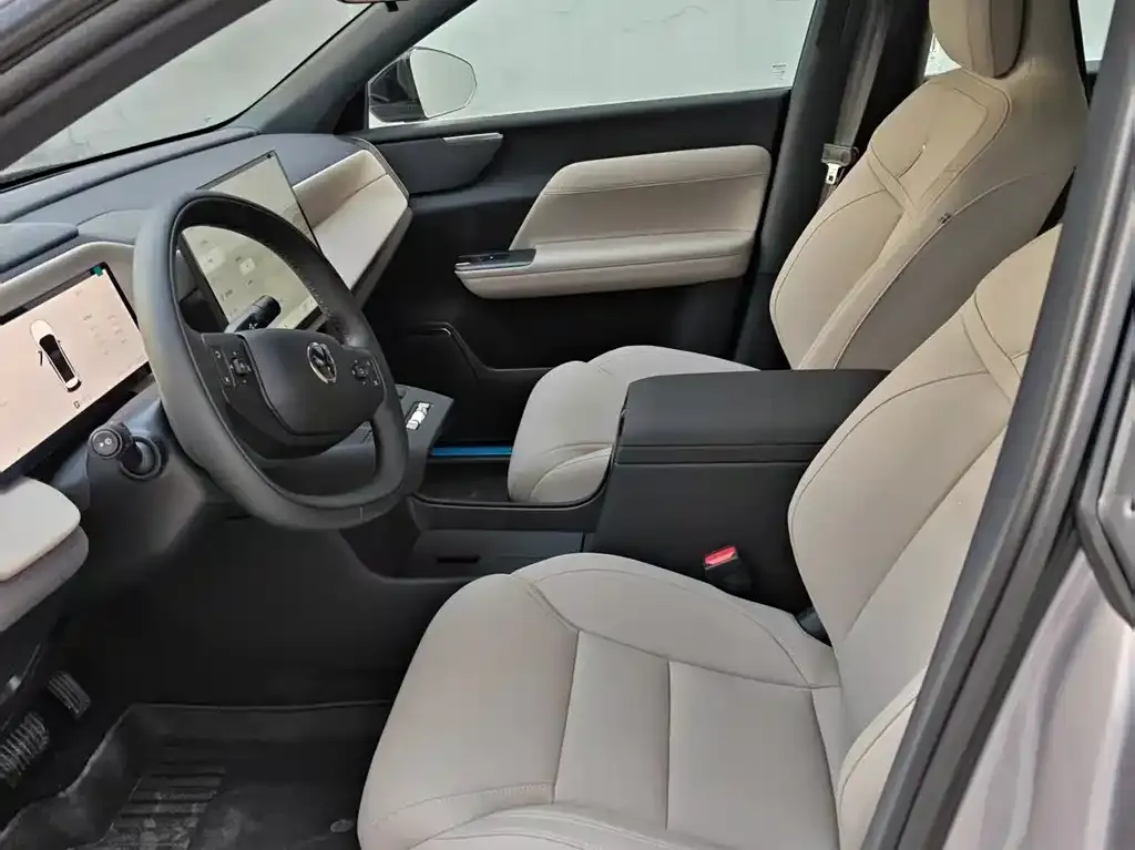 Volvo XC70 Plug-in Hybrid 2025 из CN, фото 2