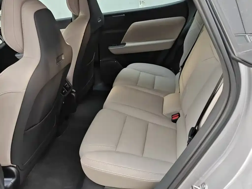 Volvo XC70 Plug-in Hybrid 2025 из CN, фото 5