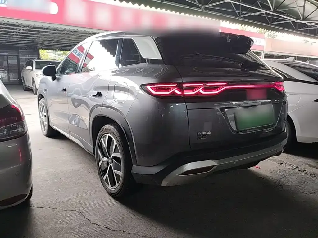 BYD L DM-i — фото 4