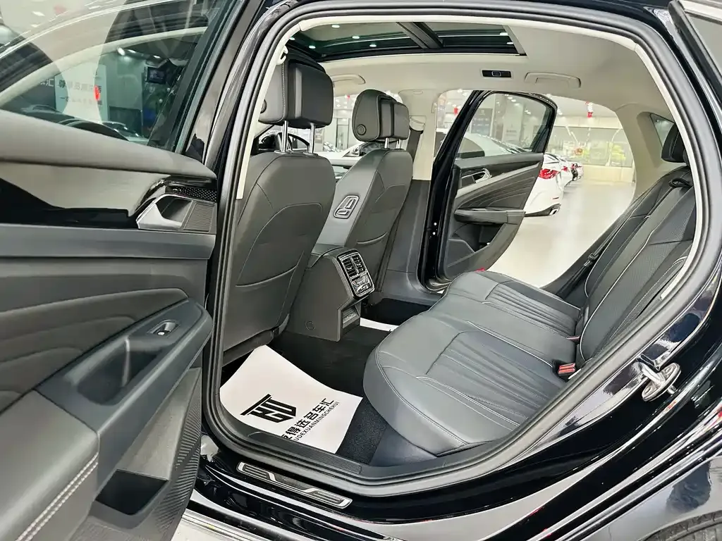 Volkswagen Passat — фото 8