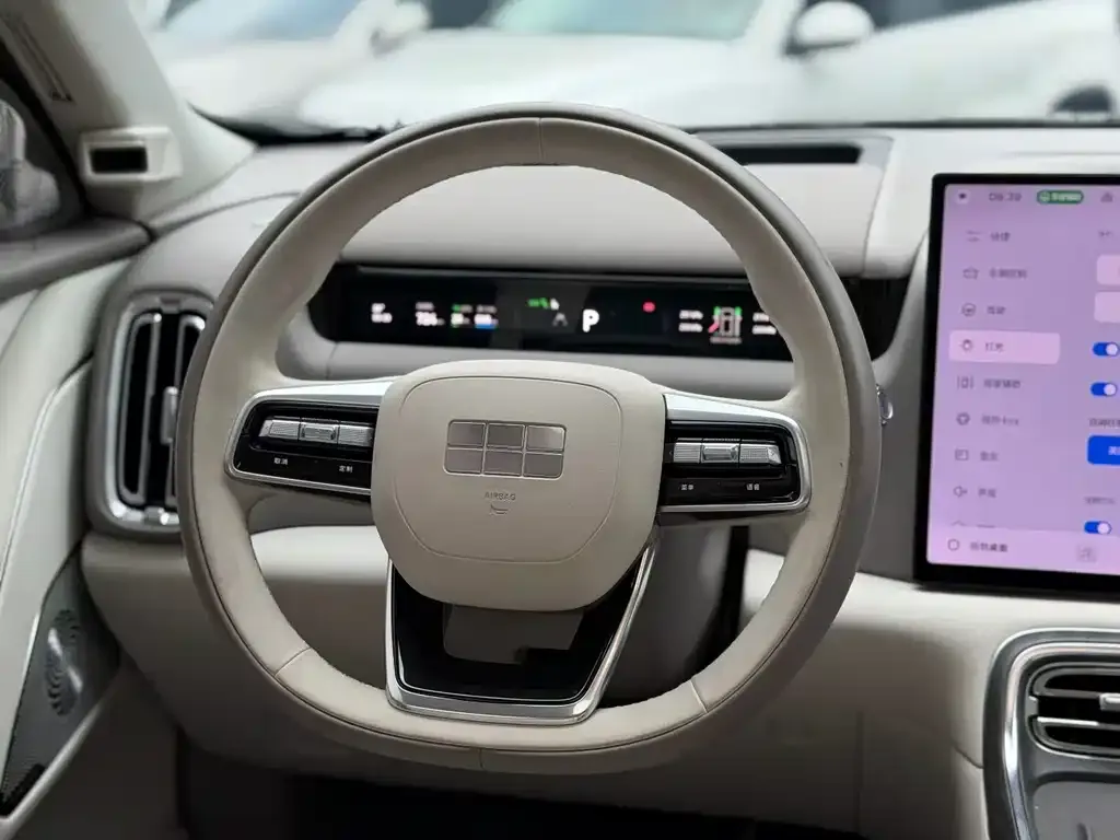Geely Galaxy M9 — фото 2