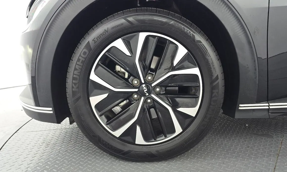 Kia EV6 — фото 8