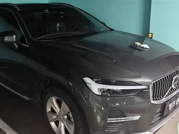 Volvo XC60 — фото 1