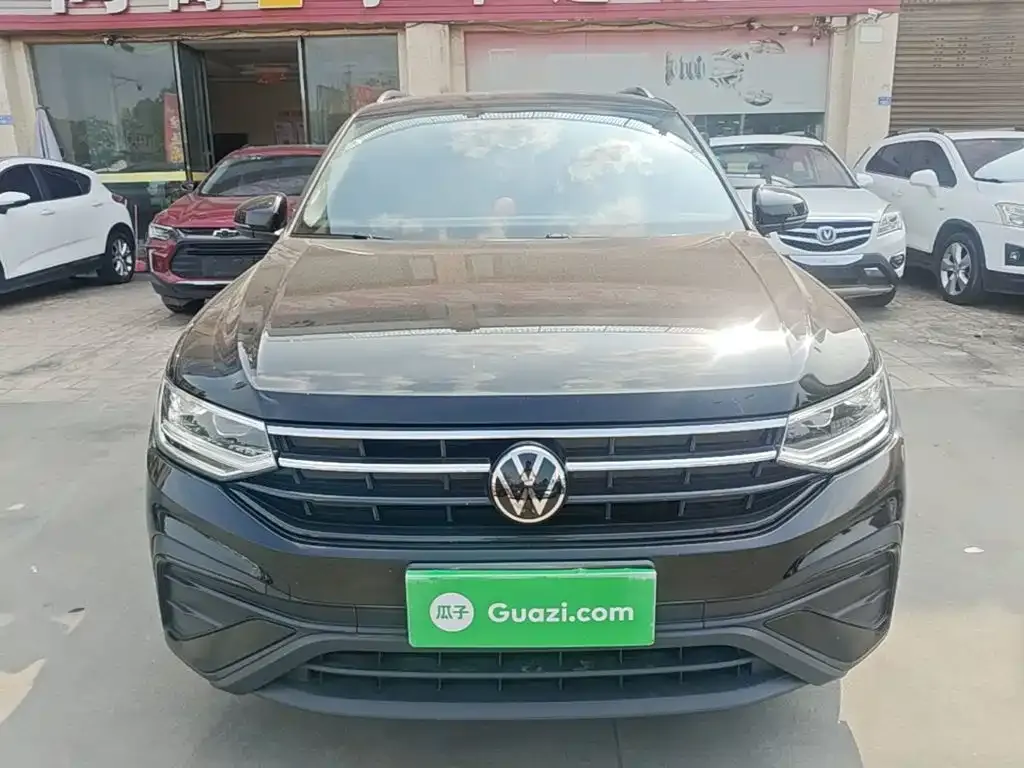 Volkswagen Tiguan L — фото 2