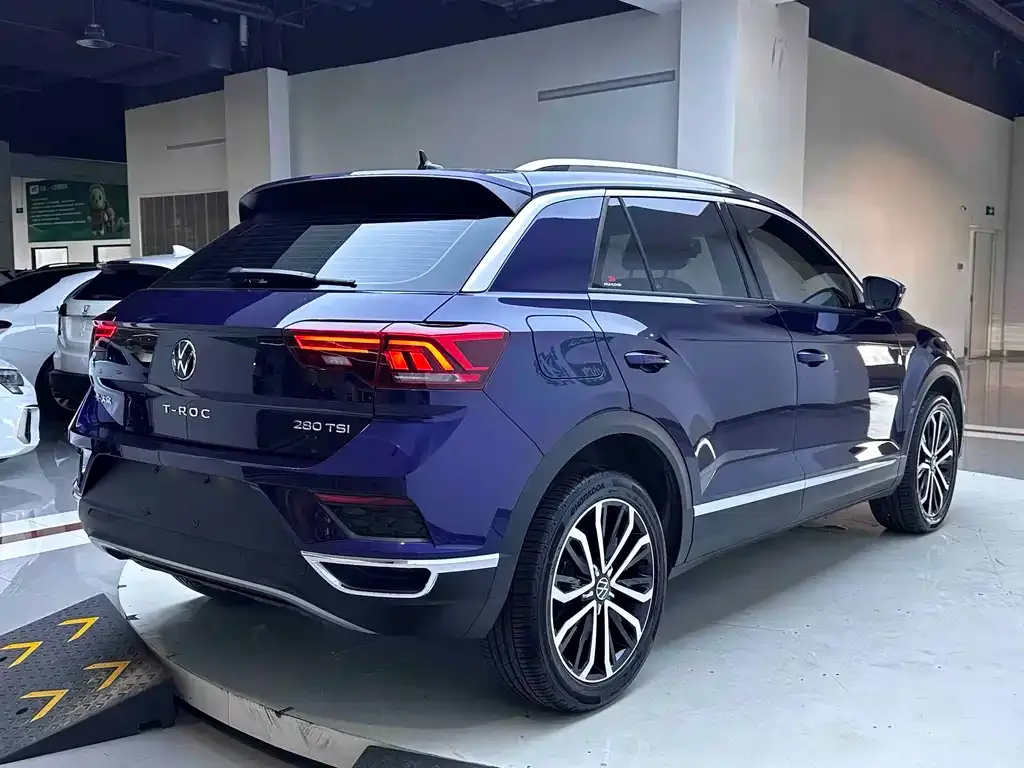 Volkswagen T-Roc — фото 6