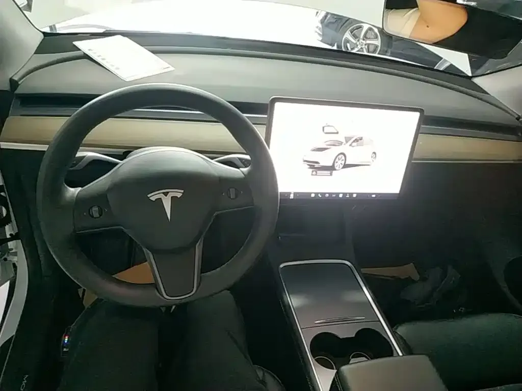 Tesla Model Y — фото 7
