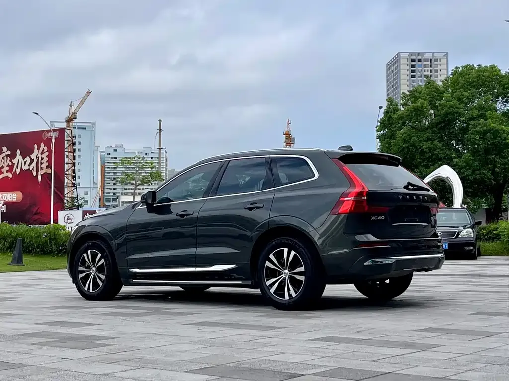 Volvo XC60 — фото 5