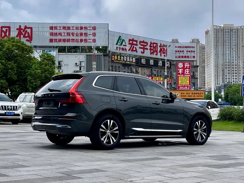 Volvo XC60 — фото 9