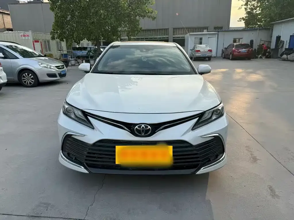 Toyota Camry — фото 5