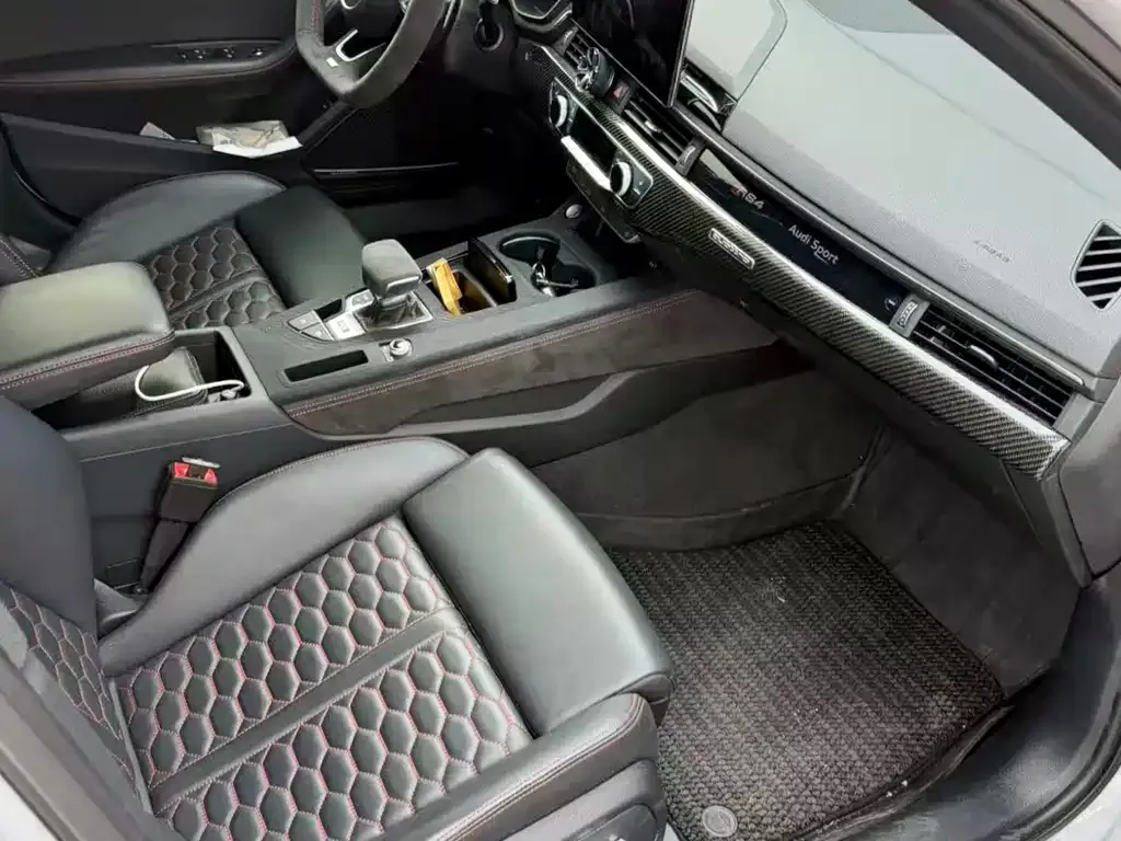 Audi RS 4 2024 из CN, фото 5