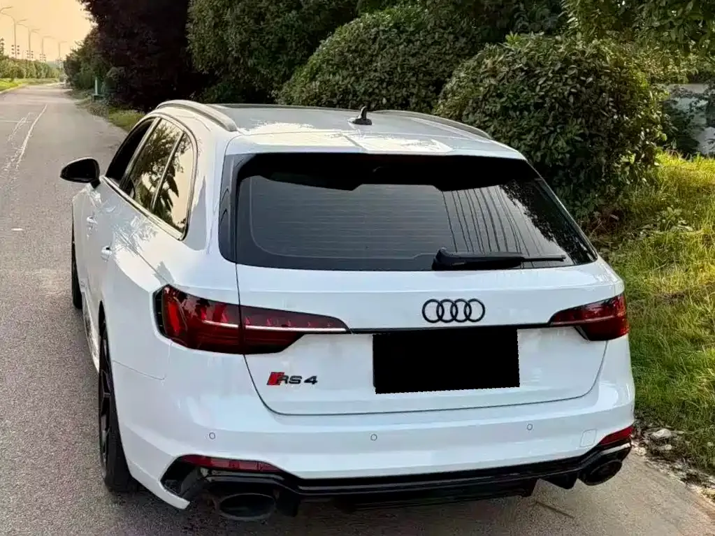 Audi RS 4 2024 из CN, фото 6