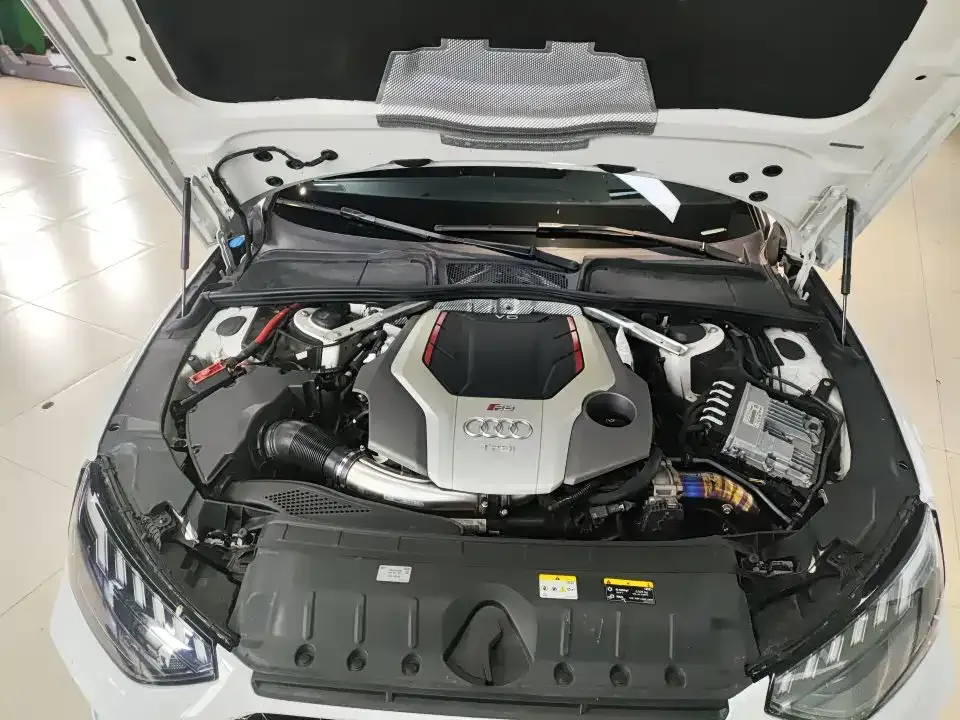 Audi RS 4 2024 из CN, фото 3