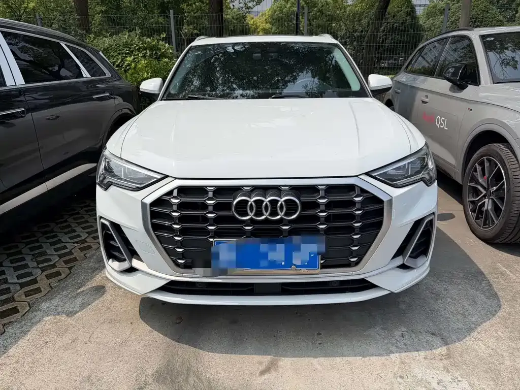 Audi Q3 — фото 1
