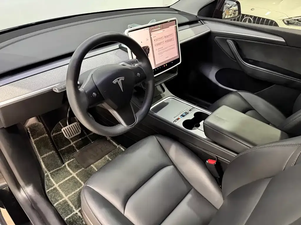 Tesla Model Y — фото 7