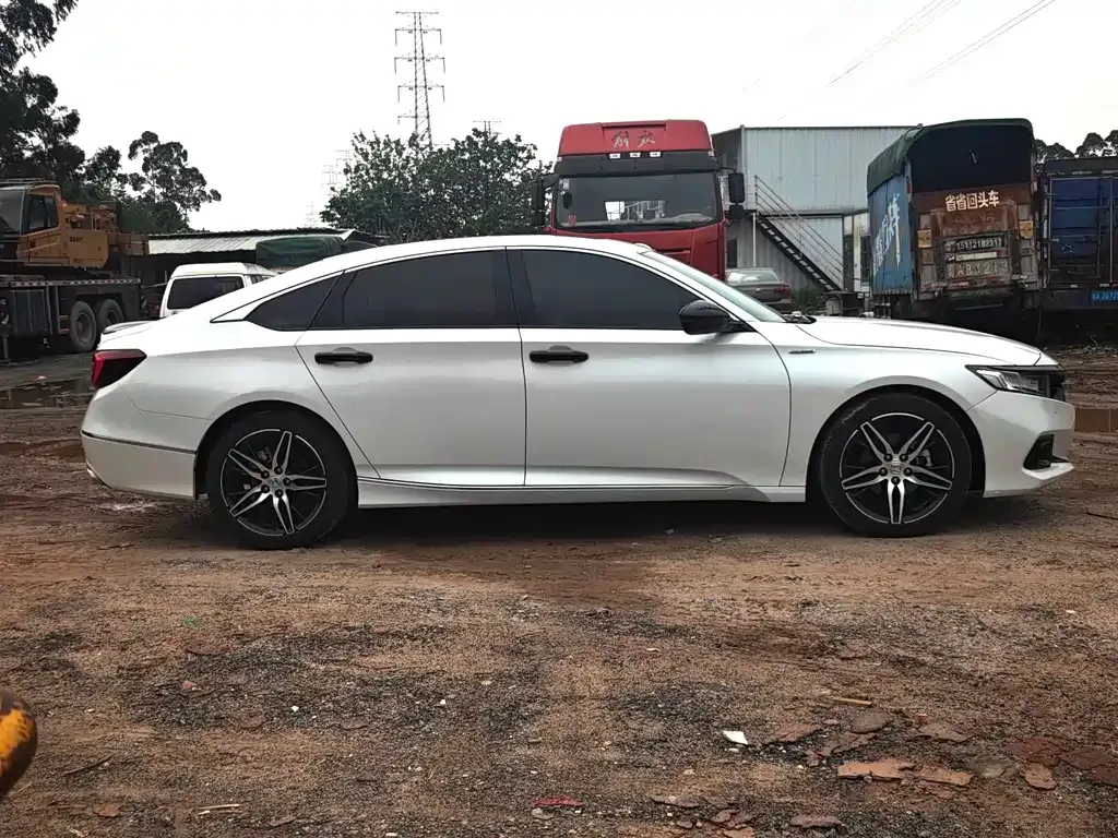 Honda Accord — фото 9