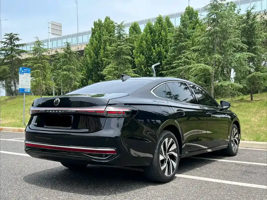 Volkswagen Passat — фото 8